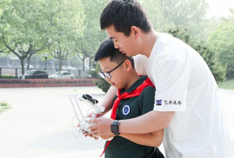 飛燕遙感攜手南京師范大學(xué)舉辦智慧地球科學(xué)小講堂：“行遠致遠、筑夢逐夢——教室在窗外”